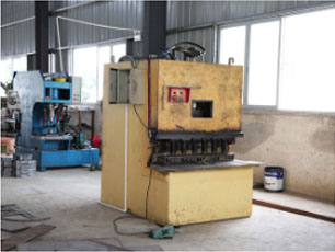 液態(tài)剪板機